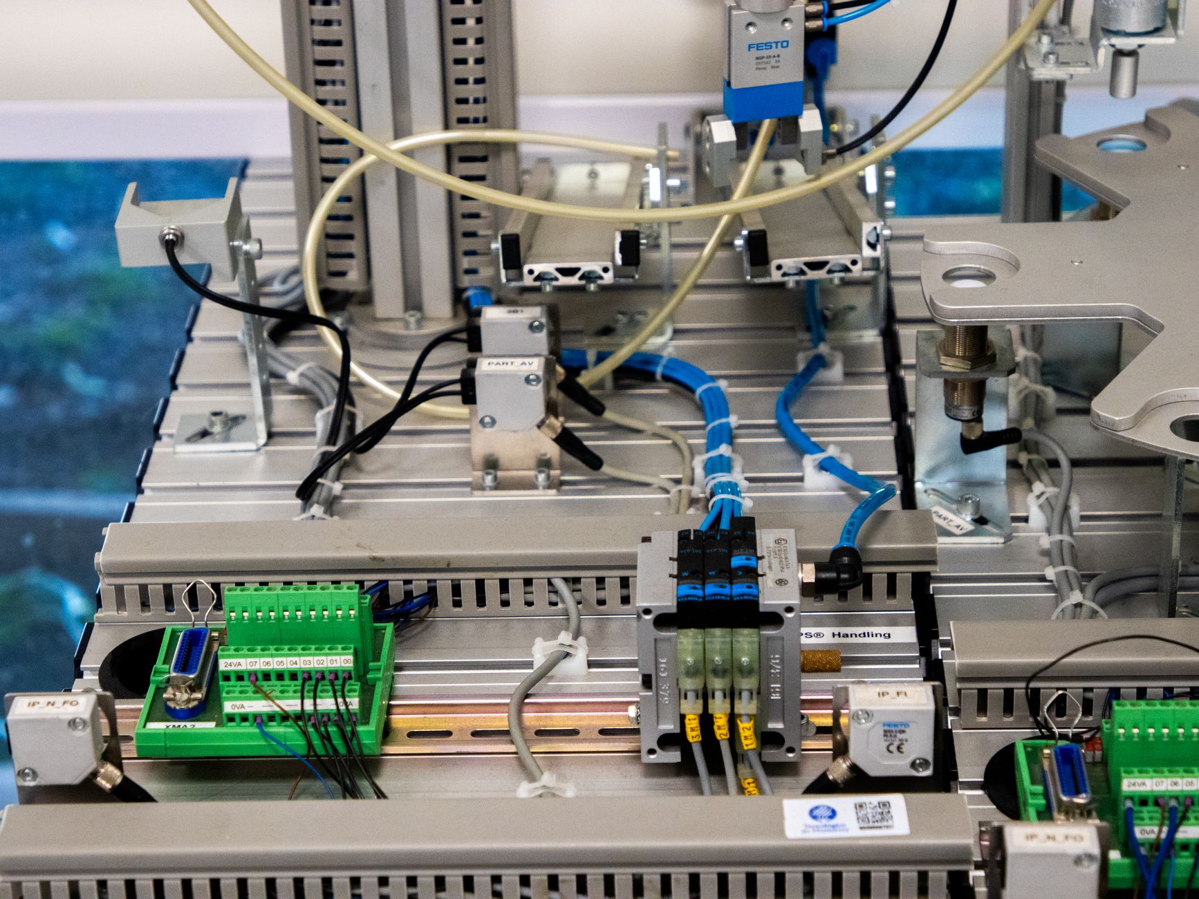 Standardy komunikacji w zrobotyzowanych liniach produkcyjnych EtherCAT Profinet i inne protokoły